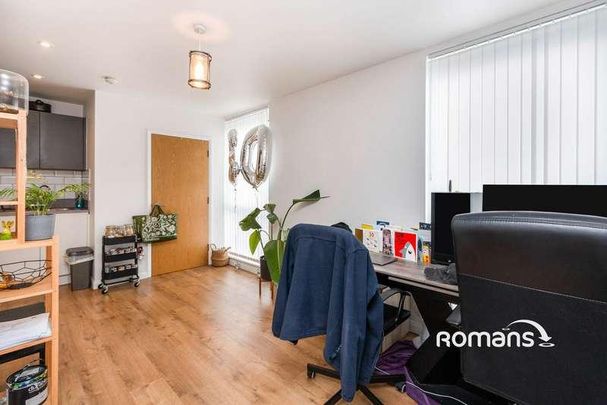 Grandview, Farnborough Road, Farnborough, GU14 - Photo 1