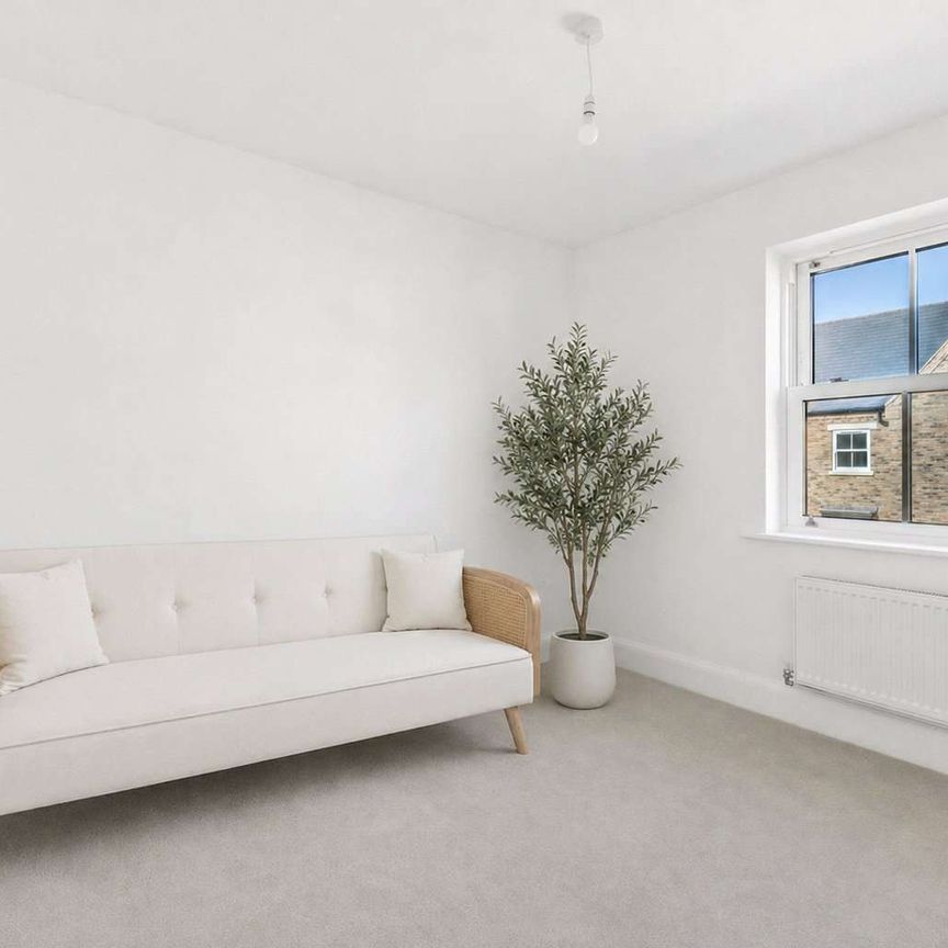 A beautifully presented and high specification, brand new three bedroom home within the sought after Fairfield development - Photo 1