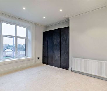 Elegant apartment is situated within a beautifully renovated period... - Photo 4