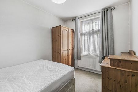 Harvest Road, Englefield Green, Egham, Surrey, TW20 0QS - Photo 5