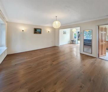 4 bedroom detached house to rent - Photo 2