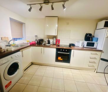 1 bedroom room to rent BIRKHOUSE LANE, PADDOCK, HUDDERSFIELD, HD1 4RZ - Photo 2