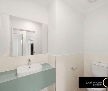 Brand New Family Home with a huge floorplan of 246m2! Only 1.5Km to... - Photo 4