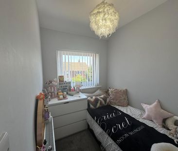 3 bedroom House To Let - Photo 2