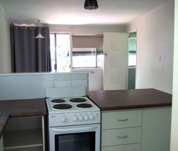 Leafy & Whisper-Quiet Bardon Retreat – 2 Bedroom Unit - Photo 3