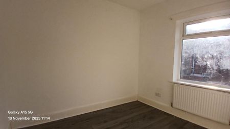 3 bedroom terraced house to rent - Photo 3