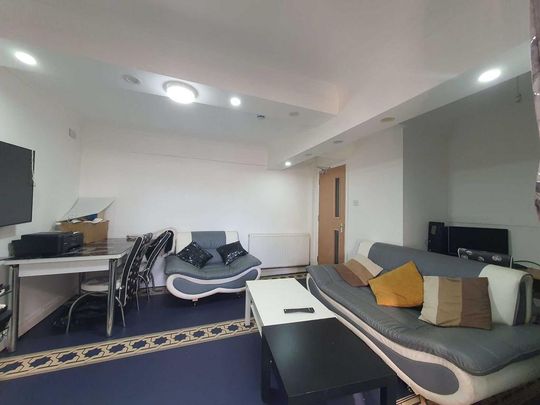 1 bedroom in a house share to rent - Photo 1