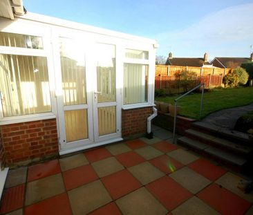 2 bedroom bungalow to rent - Photo 1