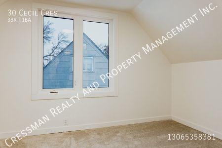 3 Bed, 1 Bath FULL HOUSE W/ Garage & Carport located in Rosemont - Photo 4