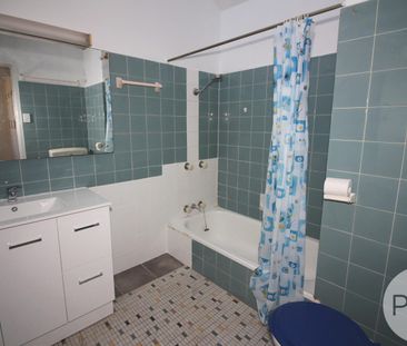 QUIET COMPLEX, QUIET STREET - NEAT AND TIDY TWO BEDDER! B/L - Photo 5