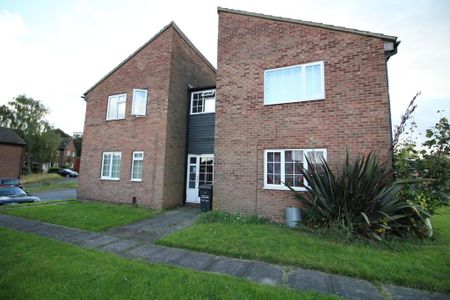 1 bedroom ground floor flat to rent - Photo 2