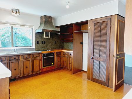 Spacious Family home with a Big Backyard - Photo 3