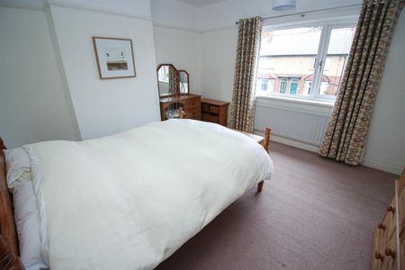 2 Bedroom House - Semi-Detached - Photo 3