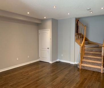 For Lease - 866 Francine Crescent, Mississauga, Ontario - Photo 2