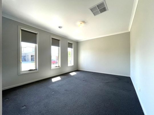 Beautiful Family Home - Photo 1