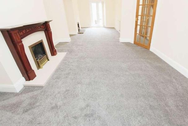 College Street, Long Eaton, Long Eaton, NG10 - Photo 1