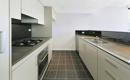 PRIME LOCATION EASY ACCESS TO EVERYWHERE - SHORT WALK TO WESTFIELD - Photo 2