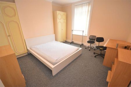 5 bedroom terraced house to rent - Photo 4