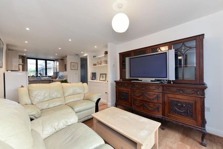 3 bedroom terraced house to rent - Photo 4
