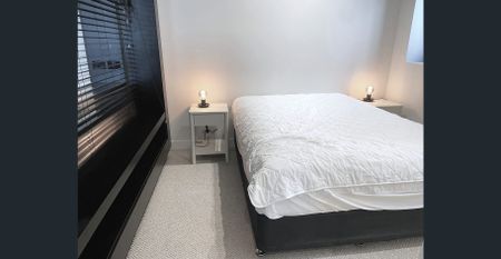 Top floor corner apartment - fully furnished & new carpet. - Photo 5