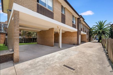 2 Bedroom Unit - Ground Floor - Photo 5