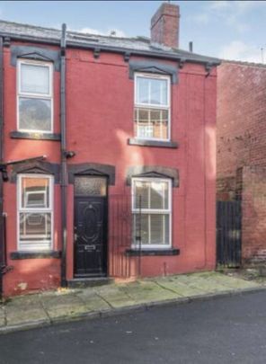 2 Bed Terraced House, Aviary Terrace, LS12 - Photo 1