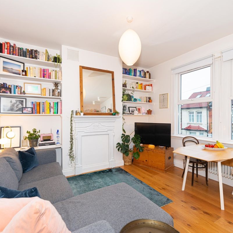 Finborough Road, London, SW17 - Photo 1