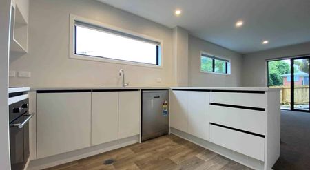 One Week Free Rent - Step Into Elevated Urban ... - Photo 2