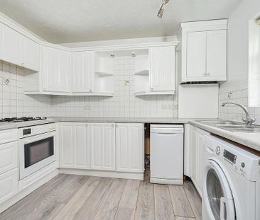 2 bedroom ground floor flat to rent - Photo 3