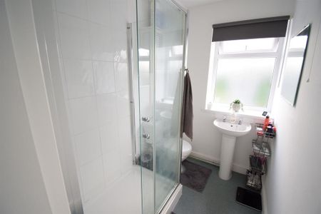 1 bedroom ground floor flat to rent - Photo 5