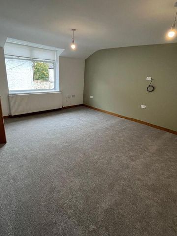 3 bedroom flat to rent - Photo 4