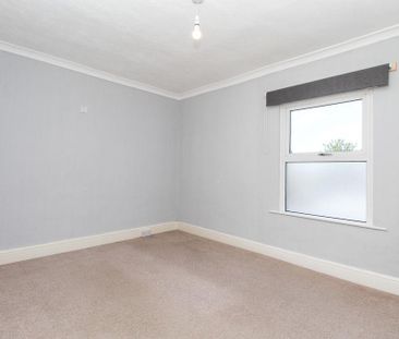 2 bedroom semi-detached house to rent - Photo 4