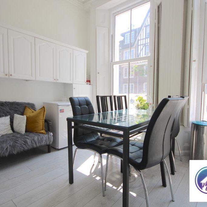 1 Bedroom Room in Flat Share To Rent - Photo 1