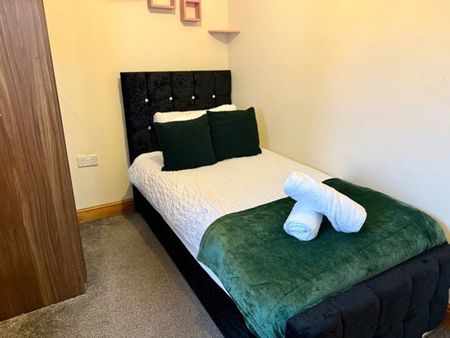 5 Bed Semi-Detached House, Middleton Boulevard, NG8 - Photo 4