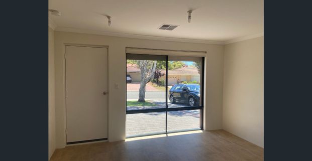 Freshly Painted 4x2 Home in Beeliar - Move in TOMORROW! - Photo 1