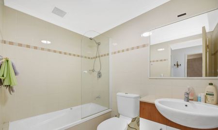 HUGE APARTMENT WITH GARDEN - CHOICE OF FURNISHED OR UNFURNISHED - Photo 2