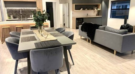 Executive Fully Furnished Spacious Townhouse in Excellent Central Location! - Photo 2