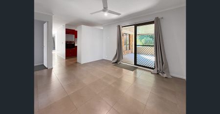 Huge Family Home on 1,113m² Block - Photo 2