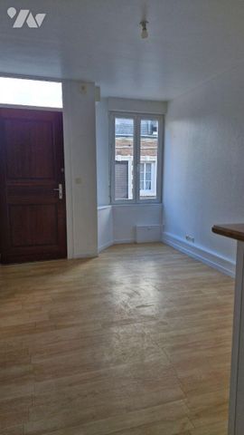 Un appartement au rez-de-chaussée comprenant séjour avec cuisine aménagée et équipée neuve (hot... - Photo 3