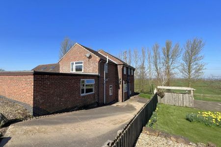 4 bedroom detached house to rent - Photo 3