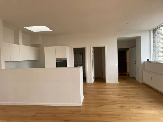 Lys og rummelig 3-værelses lejlighed på 1. sal - Photo 1