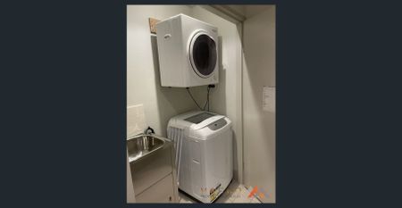 Furnished 1 Bedroom Apartment - GREAT LOCATION!!! - Photo 4