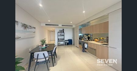 Luxury High-Rise Apartment in "Skye" Complex - Photo 4