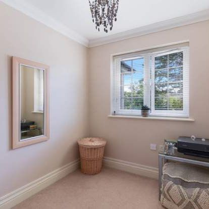 3 bedroom property to rent in Banstead - Photo 1