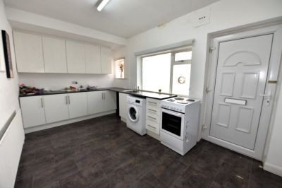 2 bedroom Flat in Otley Road, Leeds - Photo 4