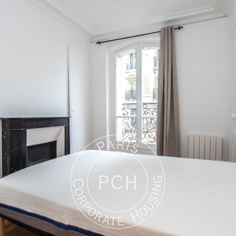 Rue Mathurin Régnier, - Photo 1