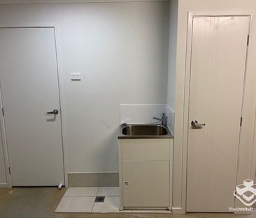 3 BEDROOM TOWNHOUSE - Double Garage, Air Cons, Pets Welcome - Photo 6