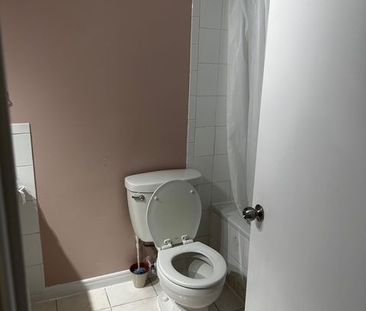 For Lease - 597 Upper Paradise Road, Hamilton, Ontario - Photo 5