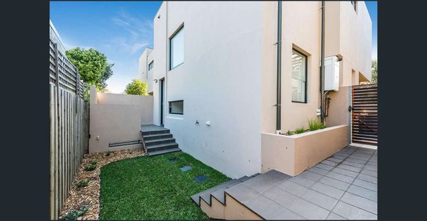 Beachside Living - Photo 1