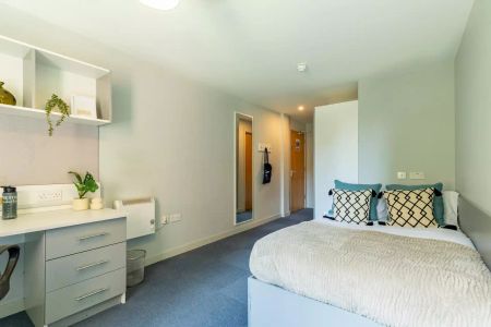 Gold En Suite - Photo 3